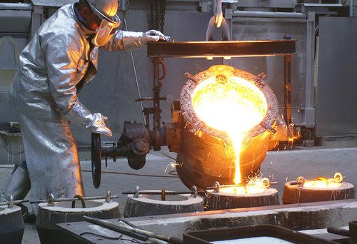 Pouring of molten metal